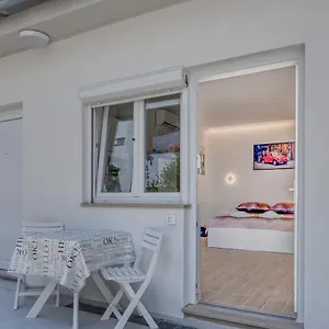 https://apartment-light-in-pula.pula-hotels.org