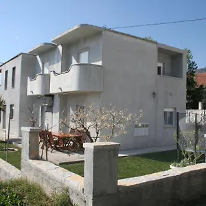 https://apartments-ivica-a1.hotels-in-trogir.com