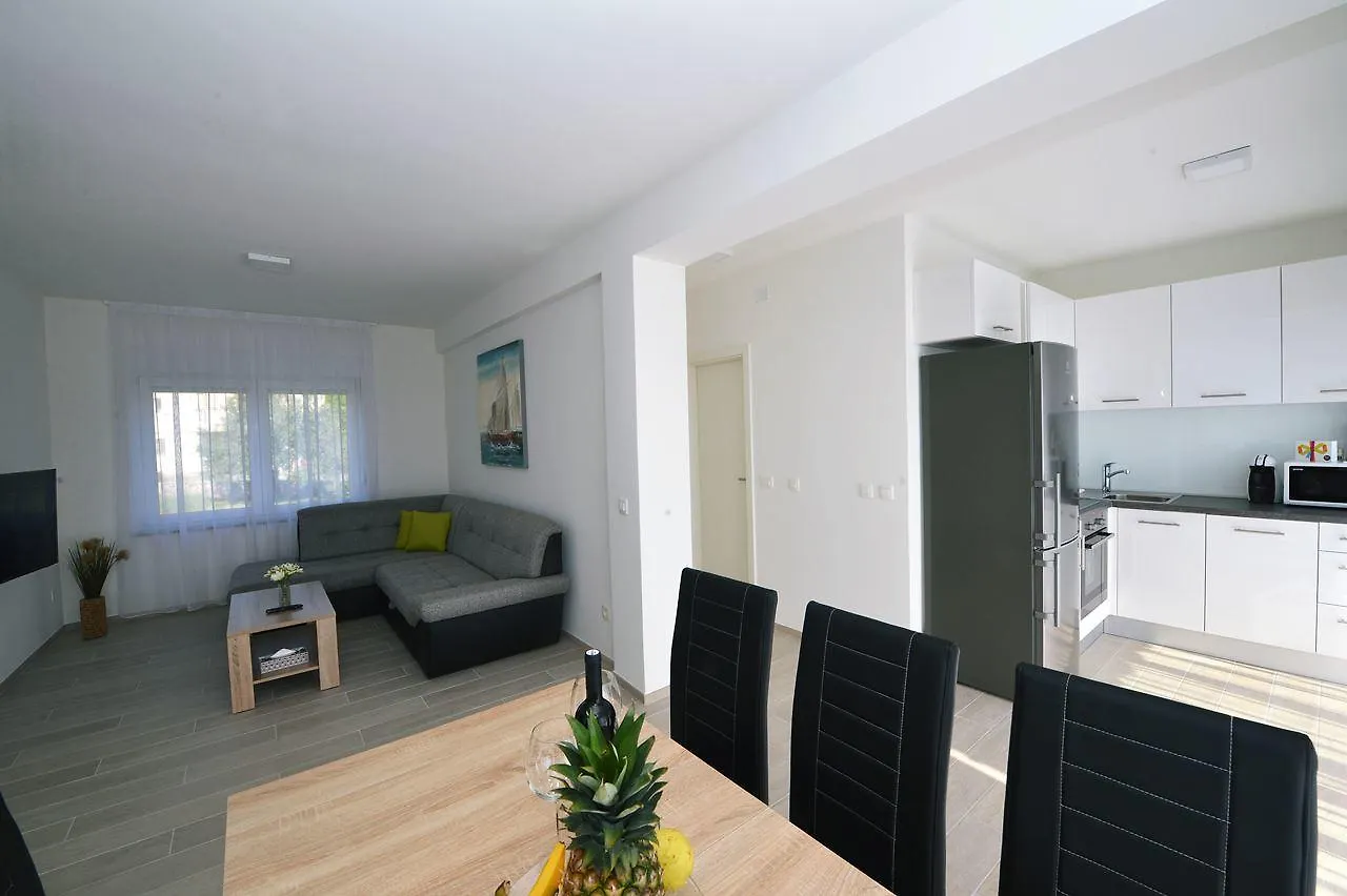 Villa Martina Ika Apartment