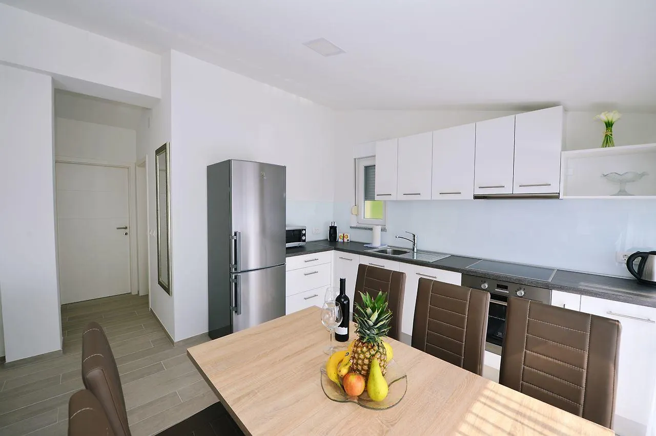 Villa Martina Ika Apartment