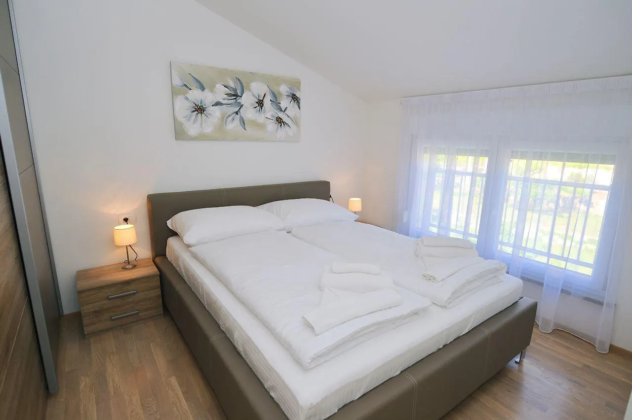 Villa Martina Ika 0*,