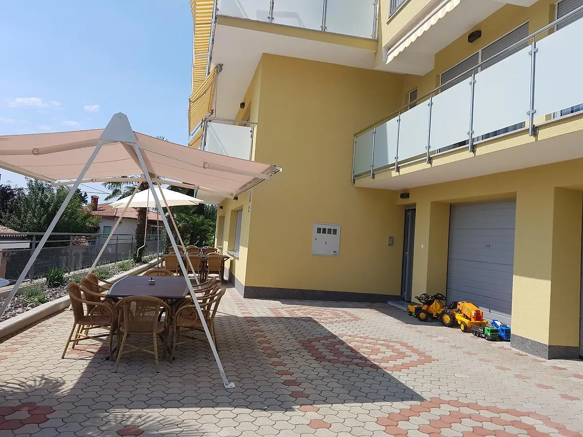 Villa Martina Ika Apartment